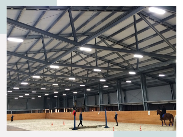 Строительство конных манежей от 609 руб в Псков